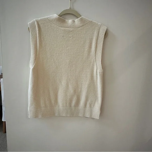Abercrombie & Fitch Women’s Cream Sweater Vest - Picture 4 of 4